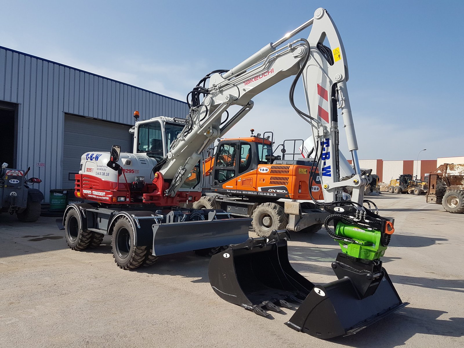 Attache rapide type Scandinave « S » 3 Attache rapide type Scandinave S50 montée sur pelle — One-BTP